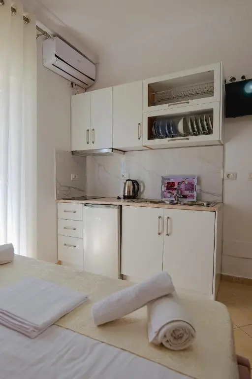 Eleni Guest House