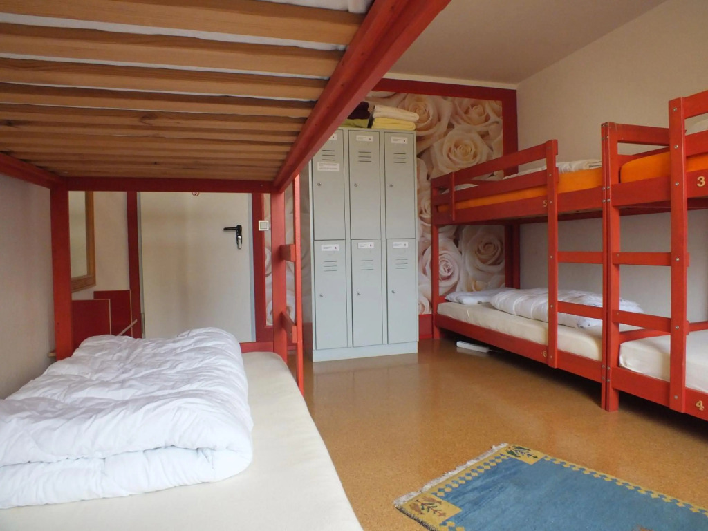 Max Hostel