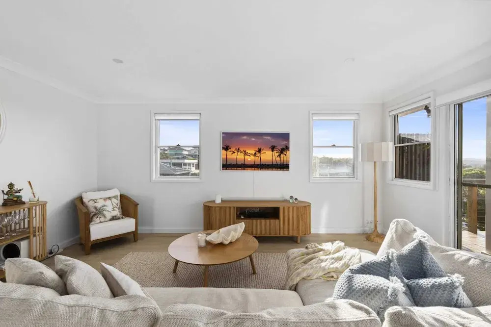 Chic Coastal 1-bedroom Home With Balcony & BBQ