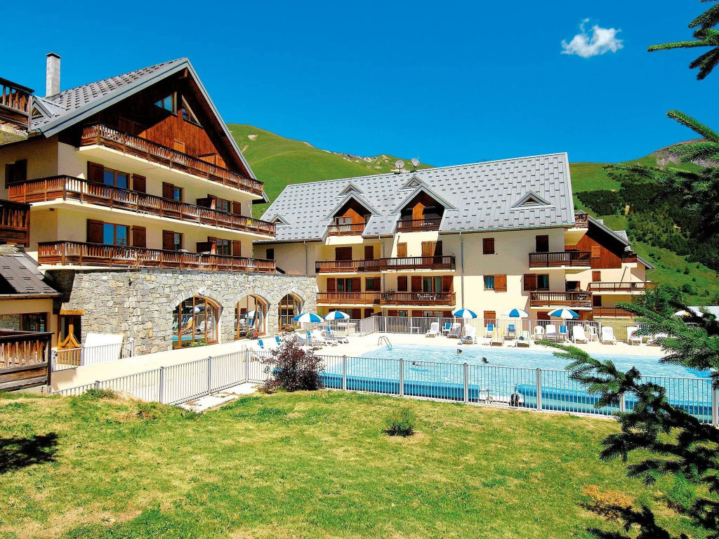 Traditional apartment on the slopes in St Jean d'Arves