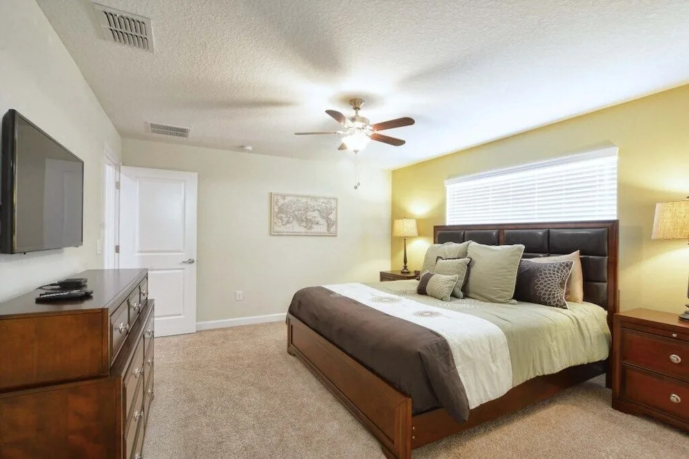 Storey Lake- 4 Bedroom Townhome W/spashpool-1619st Townhouse