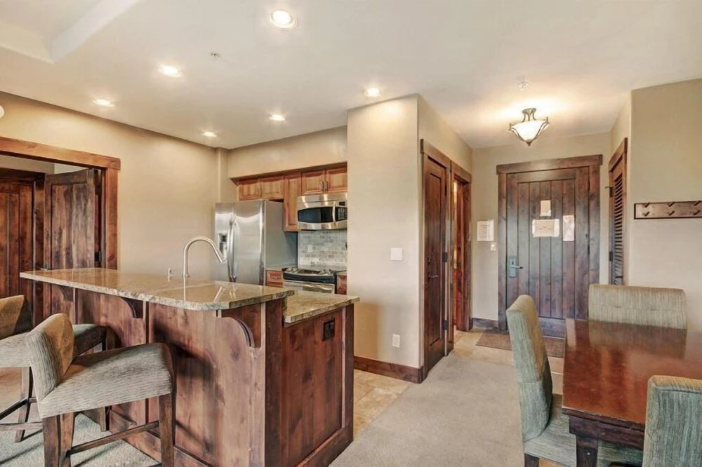 Crystal Peak Lodge 1 Bedroom Ski in, Ski out Slopeside Condo at the Base of Peak 7