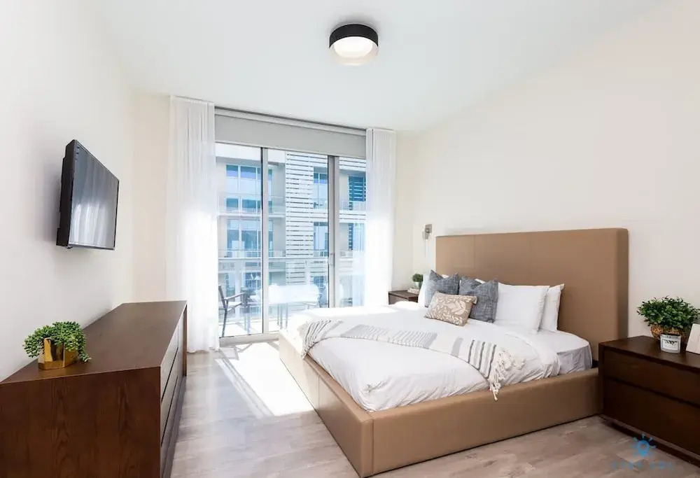 Beautiful Apartment w Rooftop Pool and Amenities