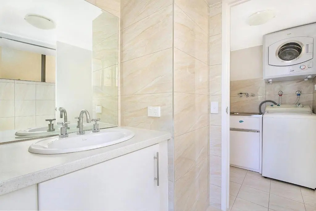 Eastbourne U4, 80 Esplanade, Golden Beach