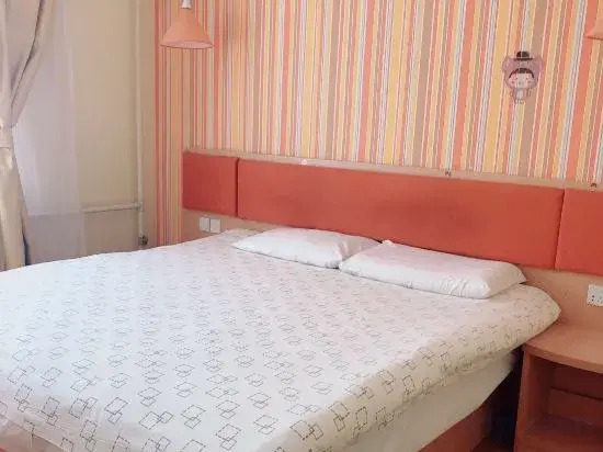 Ease Hotel