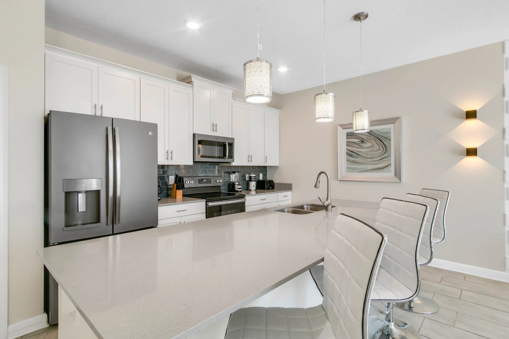 4 Bedrooms 3 Bathrooms Storey Lake 4863 Rc