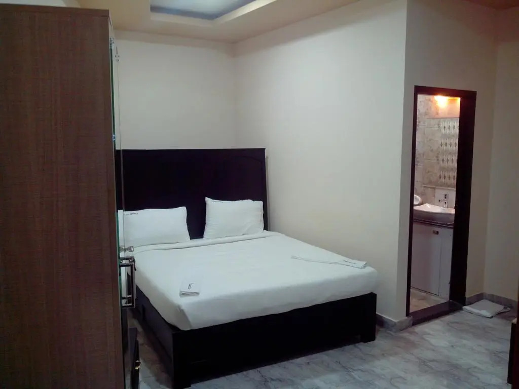 Tripstays 4037