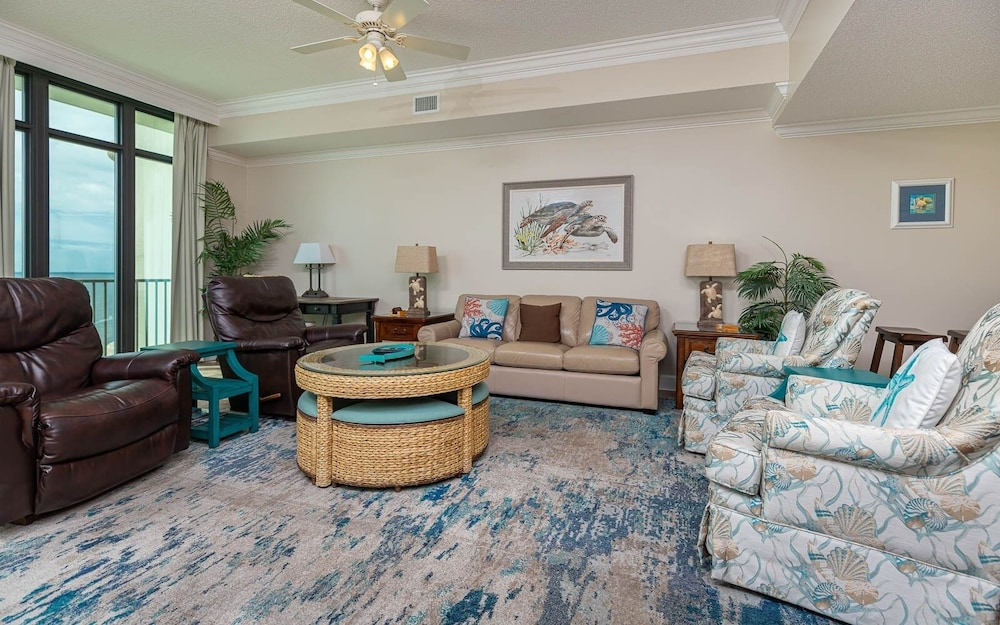 Phoenix West 2106 3 Bedroom Condo