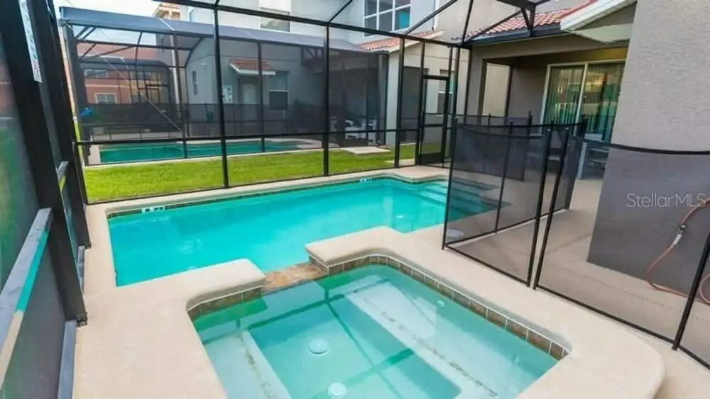 9004 Amazing Home With Pool