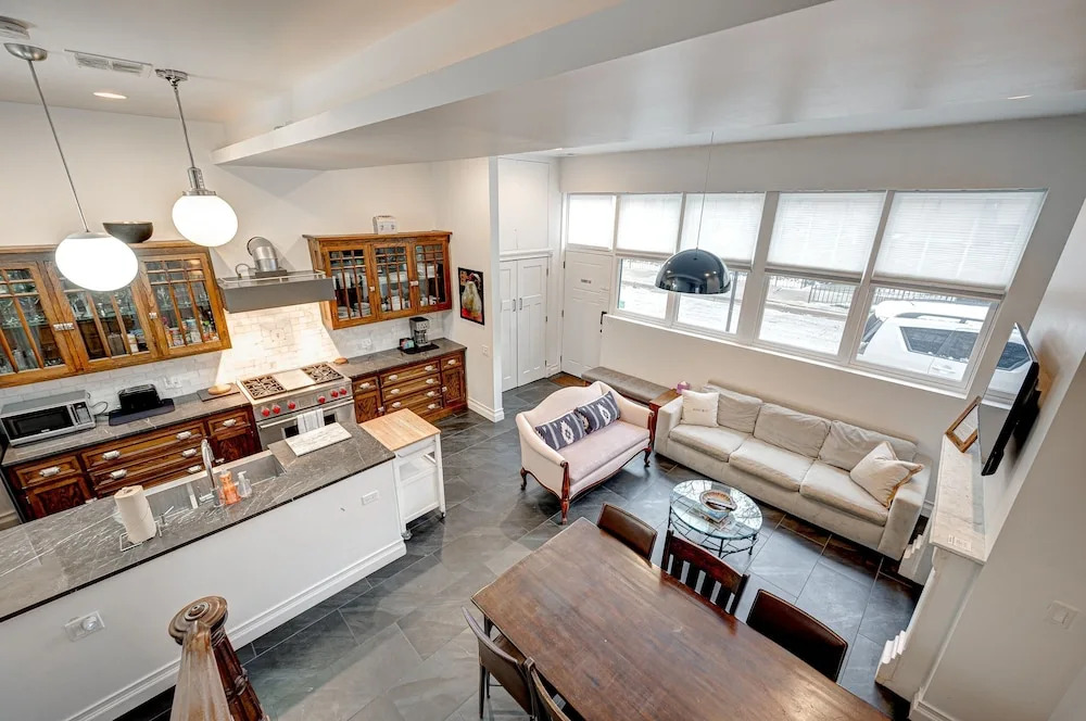 Spacious Luxury Townhouse Old Town by AllSet Turnover