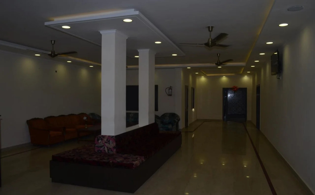 OYO 26596 Hotel Ambika