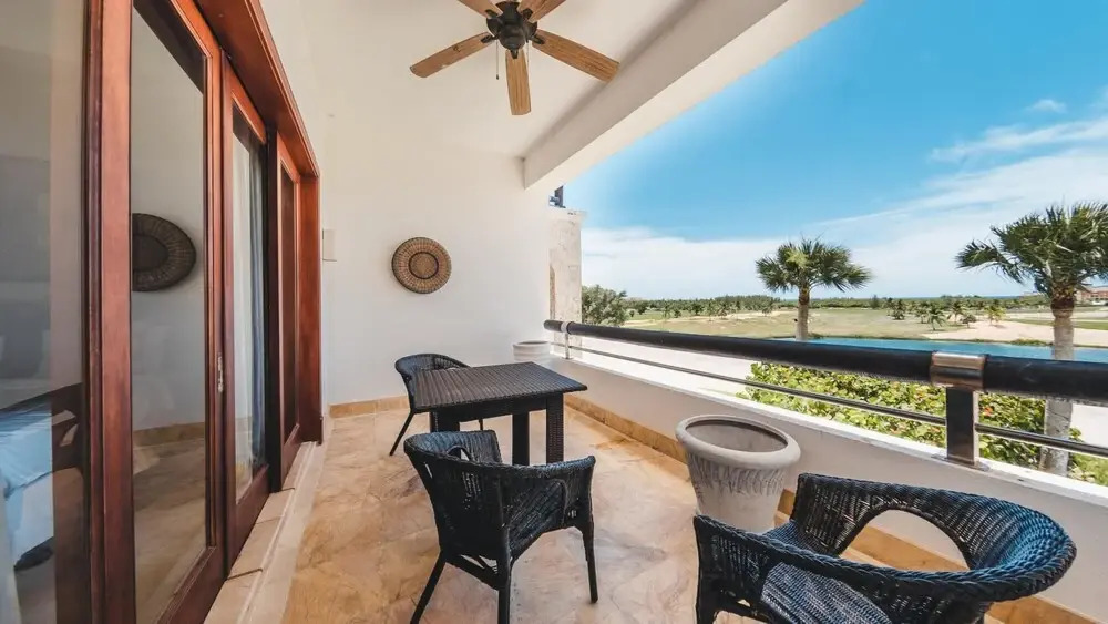 Magnificent Golden Bear w Balcony Pool and Private Parking lot E21