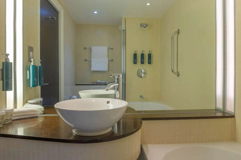 DoubleTree by Hilton London Heathrow Airport