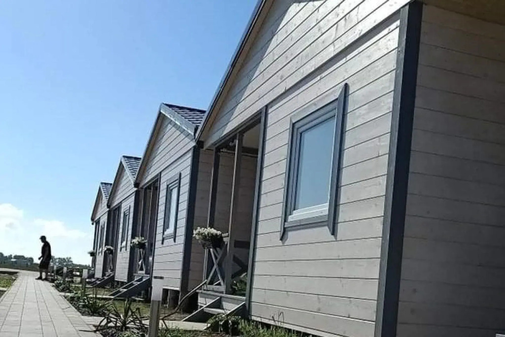 Holiday village with an outdoor pool and a sauna, Gaski