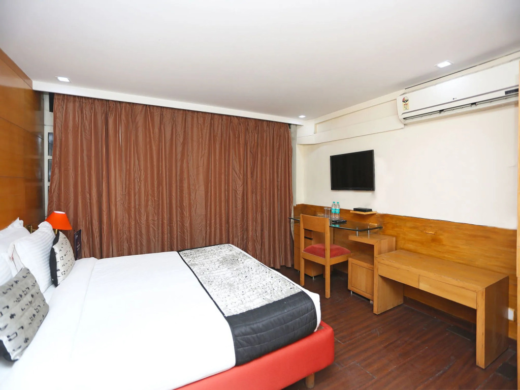 OYO 11340 Hotel Lakshmi Palace