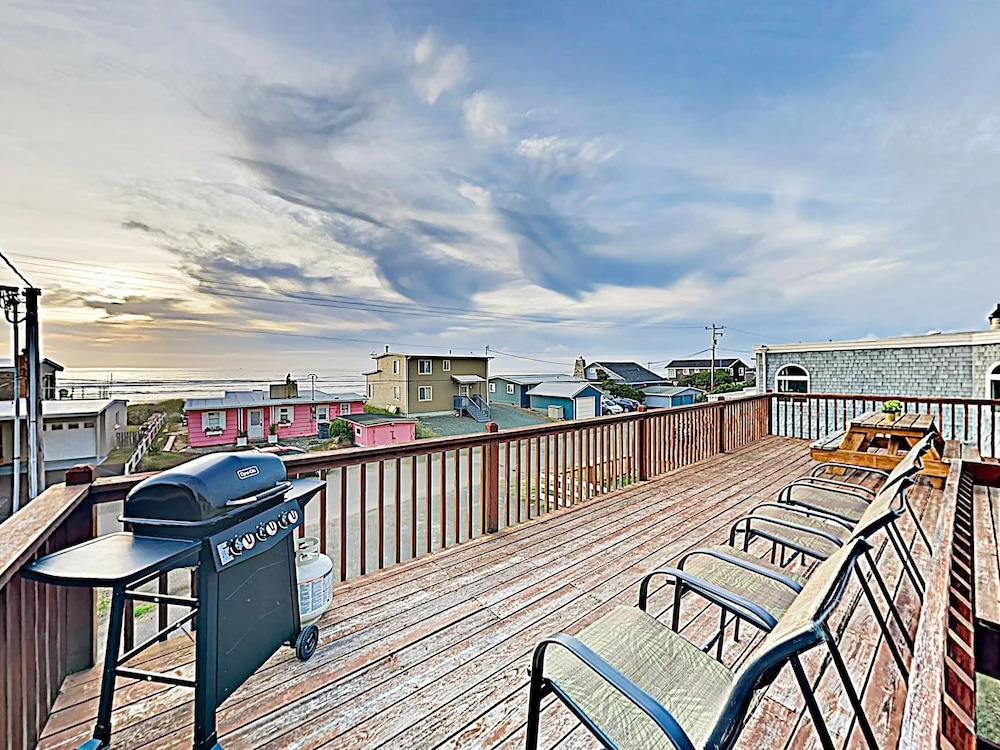 New Listing! Pelican Harbor: Beachfront Treasure 3 Bedroom Home