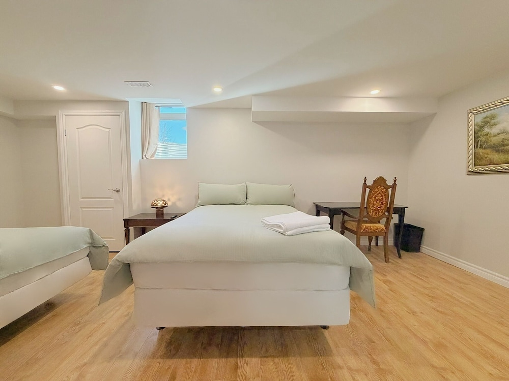 Cozy Rooms in Bright Walkout Suite - Newly Renovated in 2026
