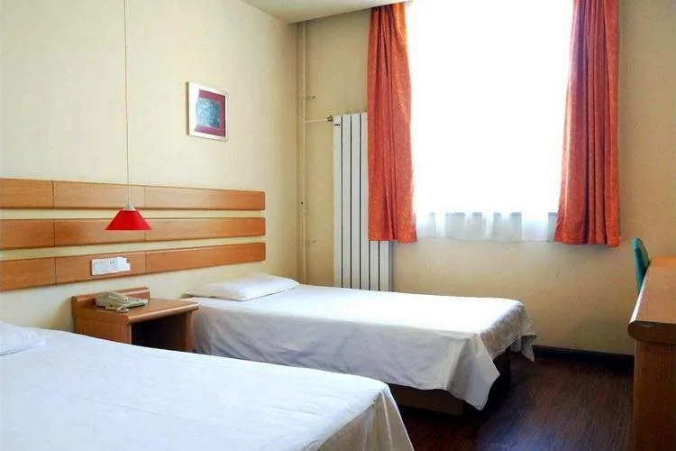 Home Inn (Tianjin Qixiangtai Road)