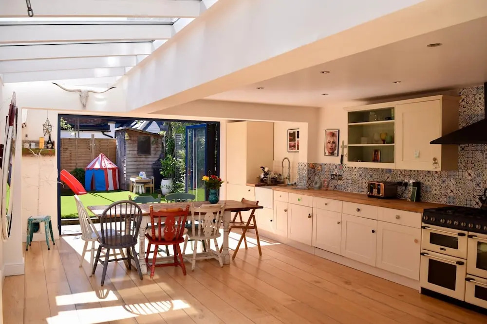 2 Bedroom House in Shepherd's Bush