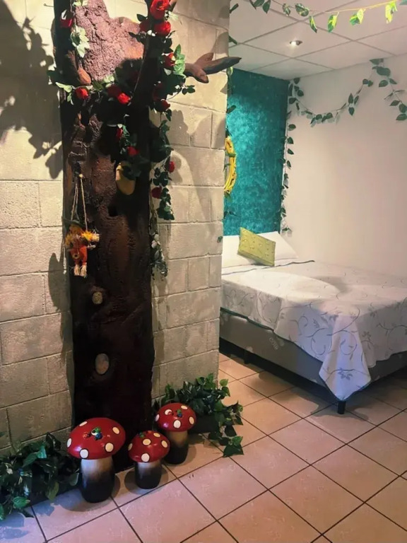 The Enchanted Forest Guest House - Self-check-in, instructions on the listing