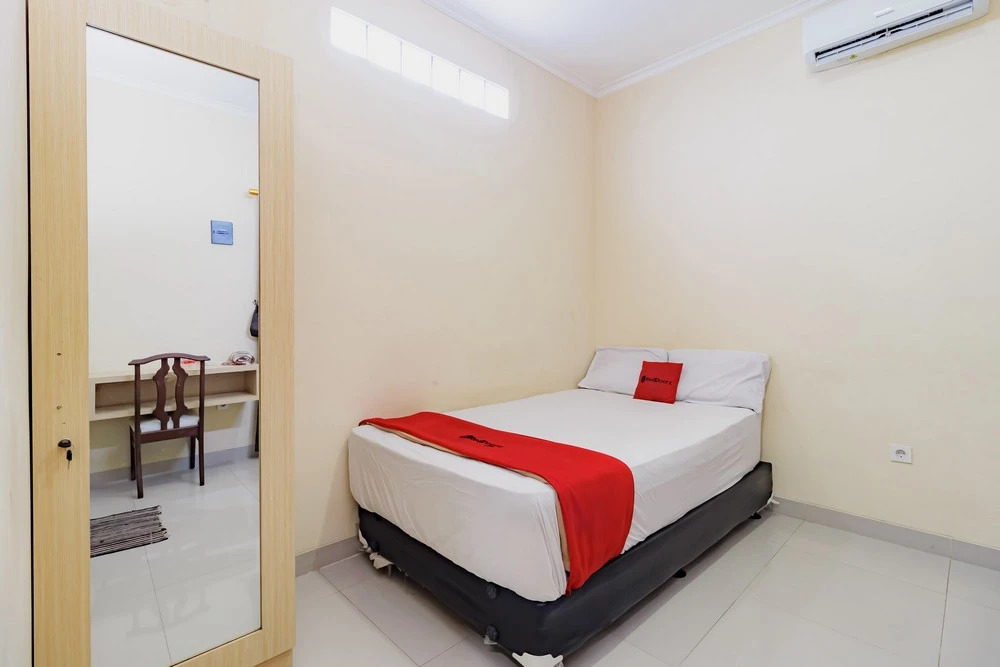 RedDoorz near Jakarta International Velodrome