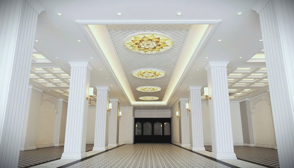 The Elegant Boutique - Hue