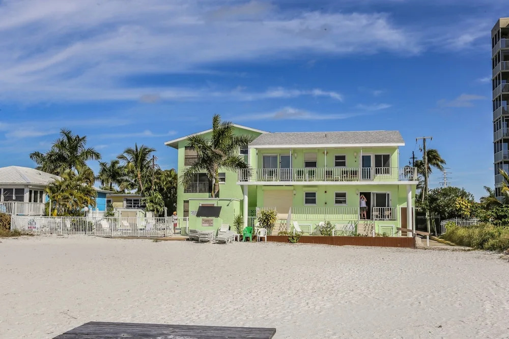 Kona Beach Club 101