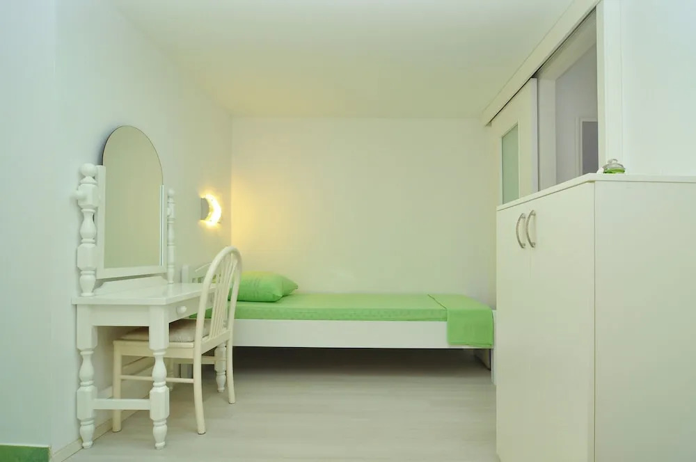 Spacious Modern Apt. With big Patio and sea View