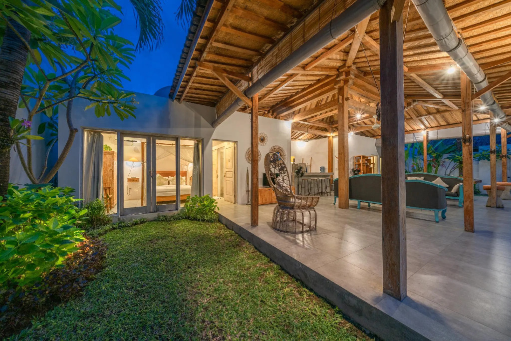 Villa Palm Tree