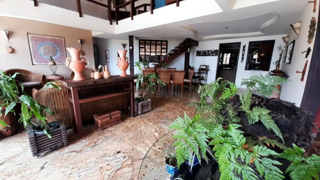 Casa dos Jacarandás com 4 quartos com vista para o mar