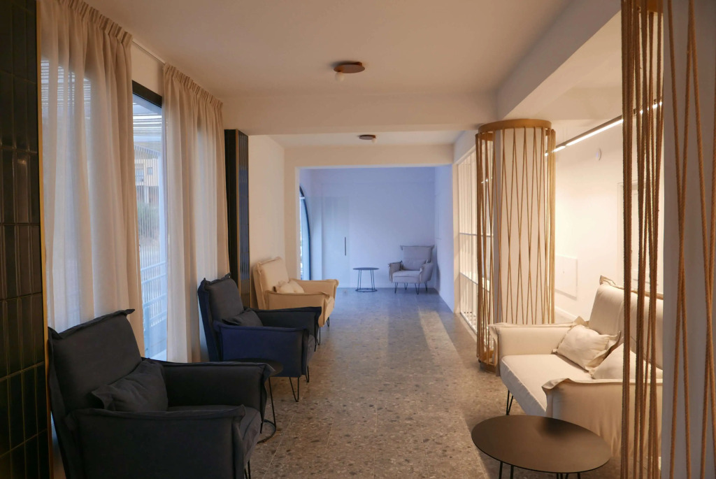 E. J. Pyrgos Bay Hotel