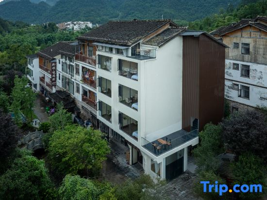 Qikong Bieyuan Homestay (Libo Xiaoqikong Scenic Area East Gate Ticket Hall)