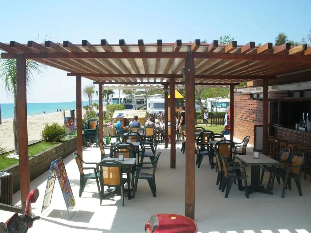 Beautiful Chalet With AC and Covered Terrace, Near the Beach