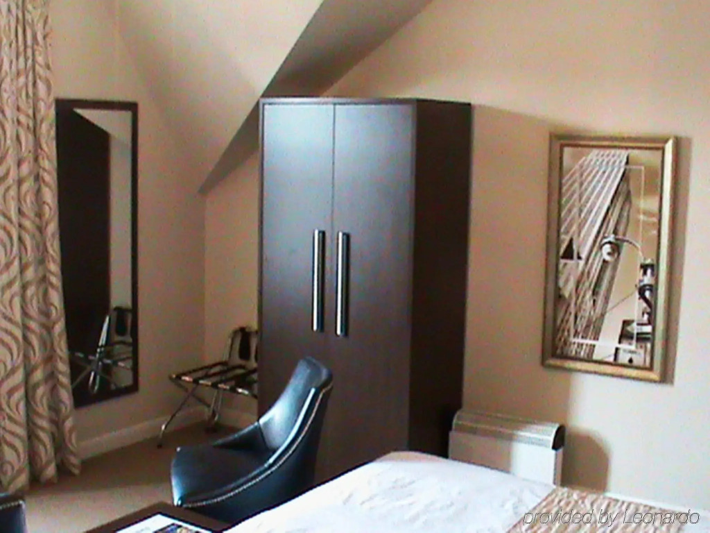 Number 10 Hotel
