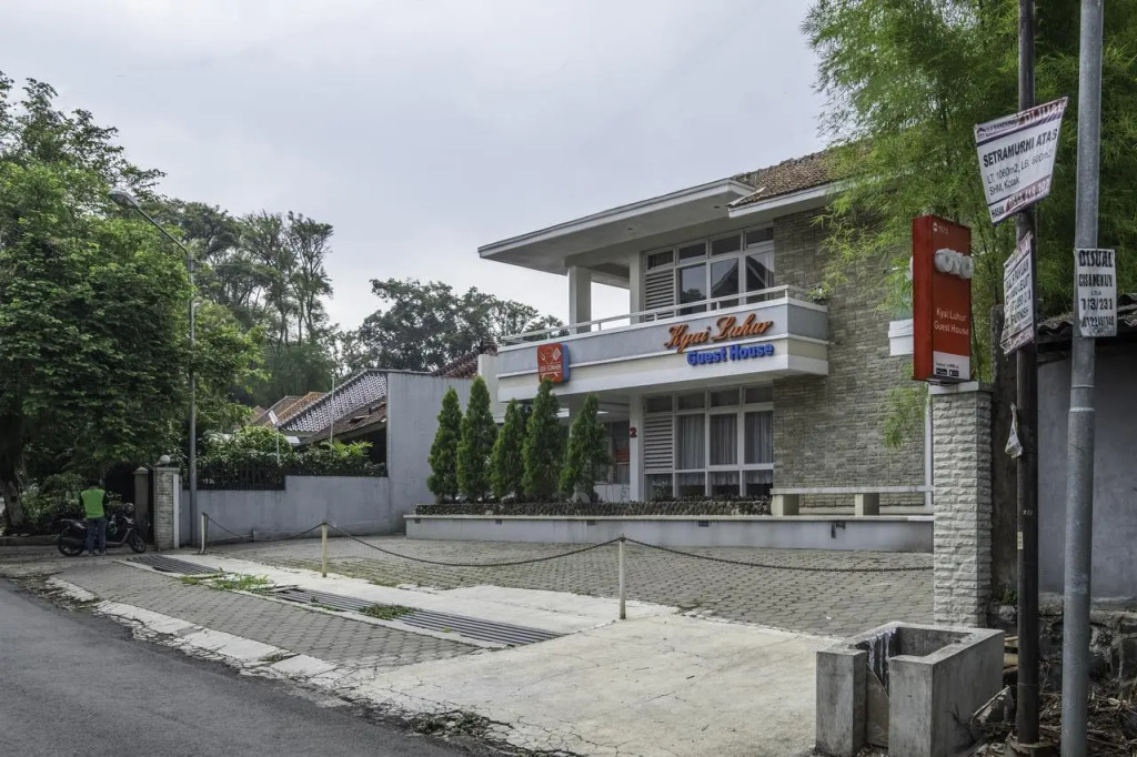 Kyai Luhur Guest House
