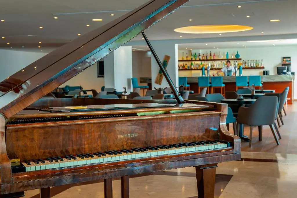Queens Bay Hotel