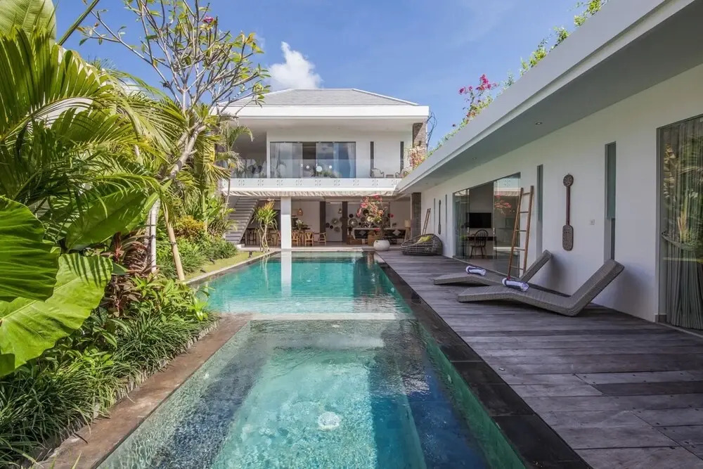 Villa Hugo - Luxury 4BR Private Villa, Walking Distance to Berawa Beach