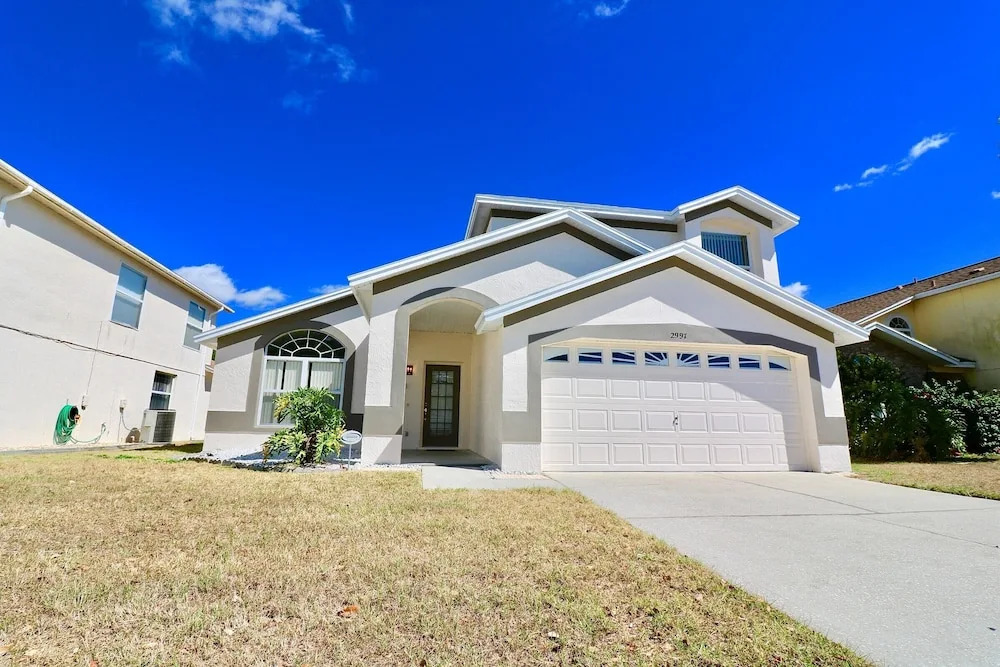 Vibrant and Chic Home w Private Pool & Lake View