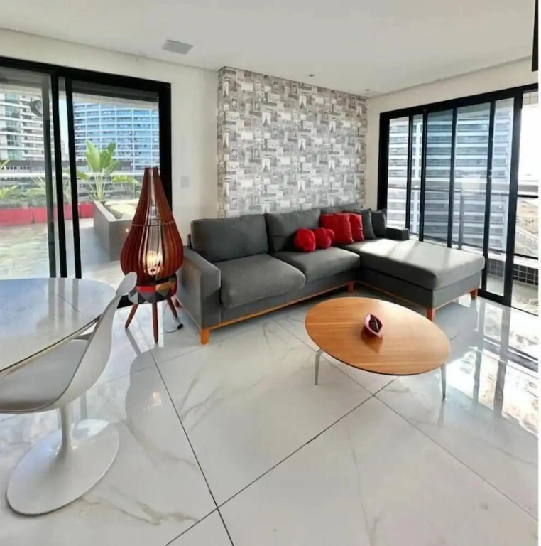 Penthouse Landscape 1403 platinum