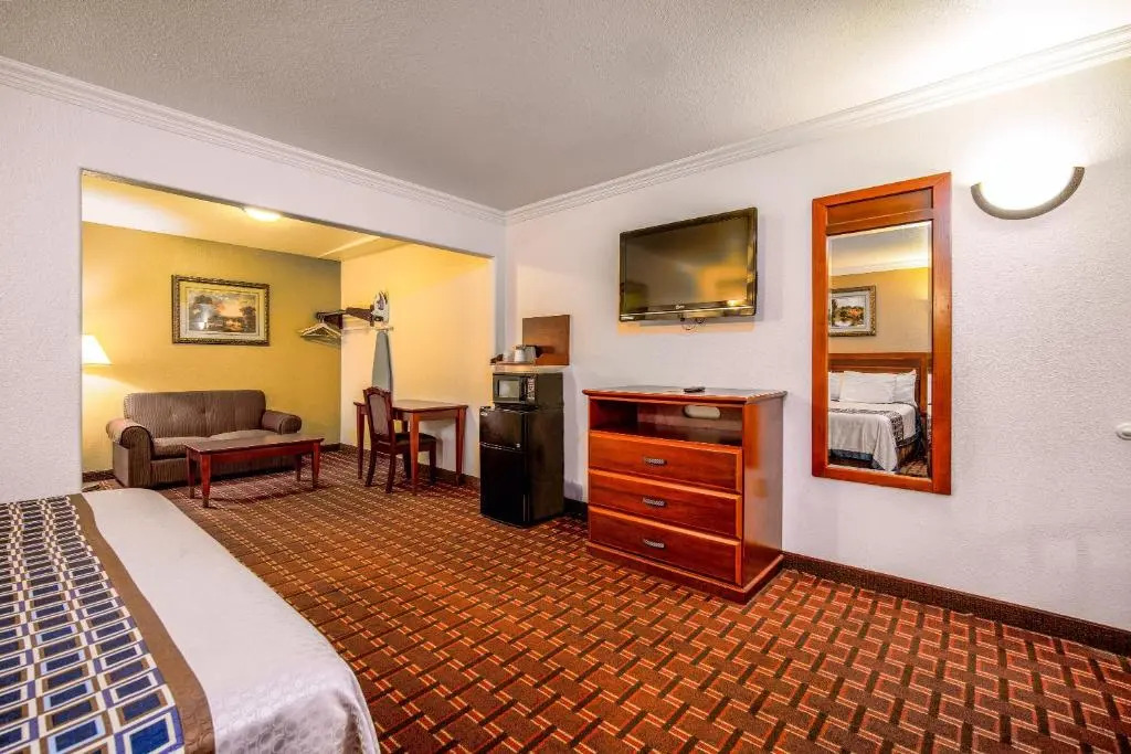 Regency Inn & Suites Downey