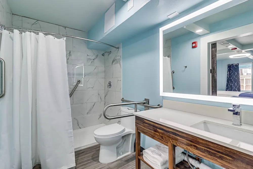 Seaside Boutique Hotel, Waves At Your Doorstep