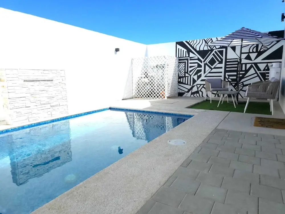 Beautiful 3bed 2bath new Home With Pool in Town