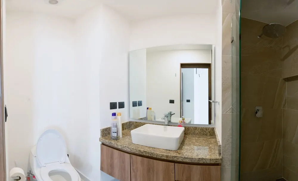 Spectacular Beach And Mountain View Condo - 5 Min From The Beach