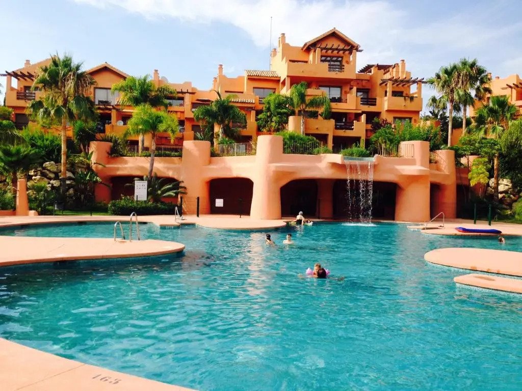 Seaview Luxury Penthouse Apartment 24 hour security and Underground Parking
