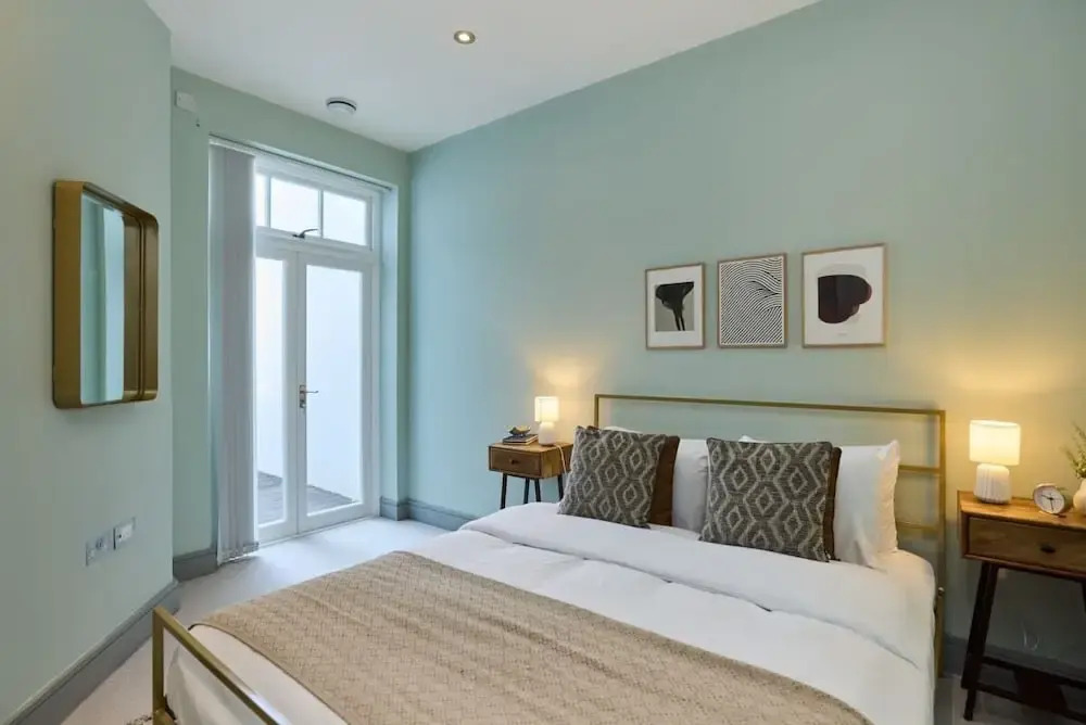The Putney Hideaway - Modern and Elegant 3bdr Flat With Patio