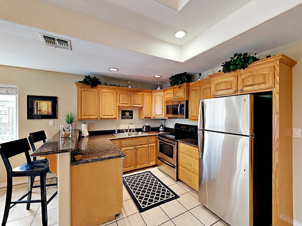 110 E Marlin Condo - 2 Br condo by RedAwning