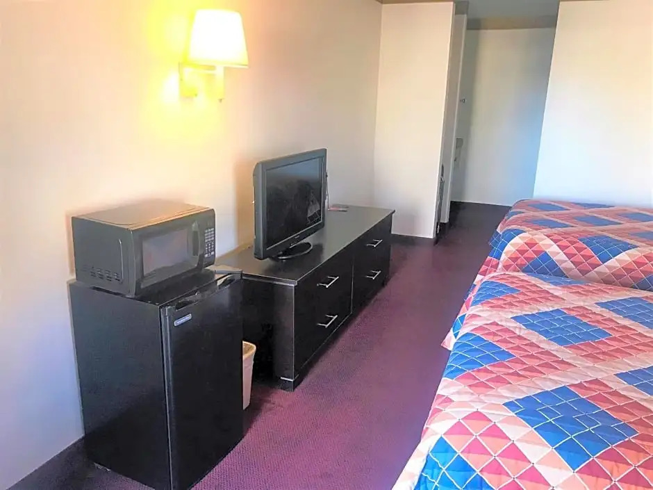 American Inn & Suites