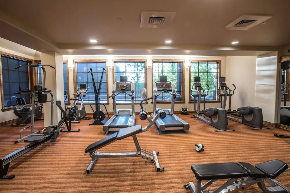 Ski-in/ski-out All-suite W/ Pool, Gym & Hot Tubs 2 Bedroom Condo