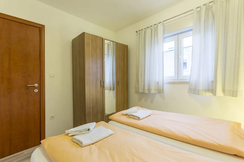 A2 - Spacious apt With the sea View & use of Pool