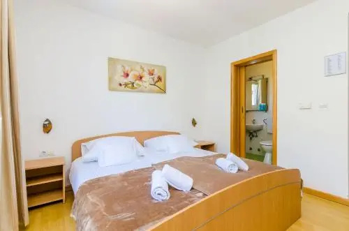 Five-Bedroom Apartment in Zaton Mali